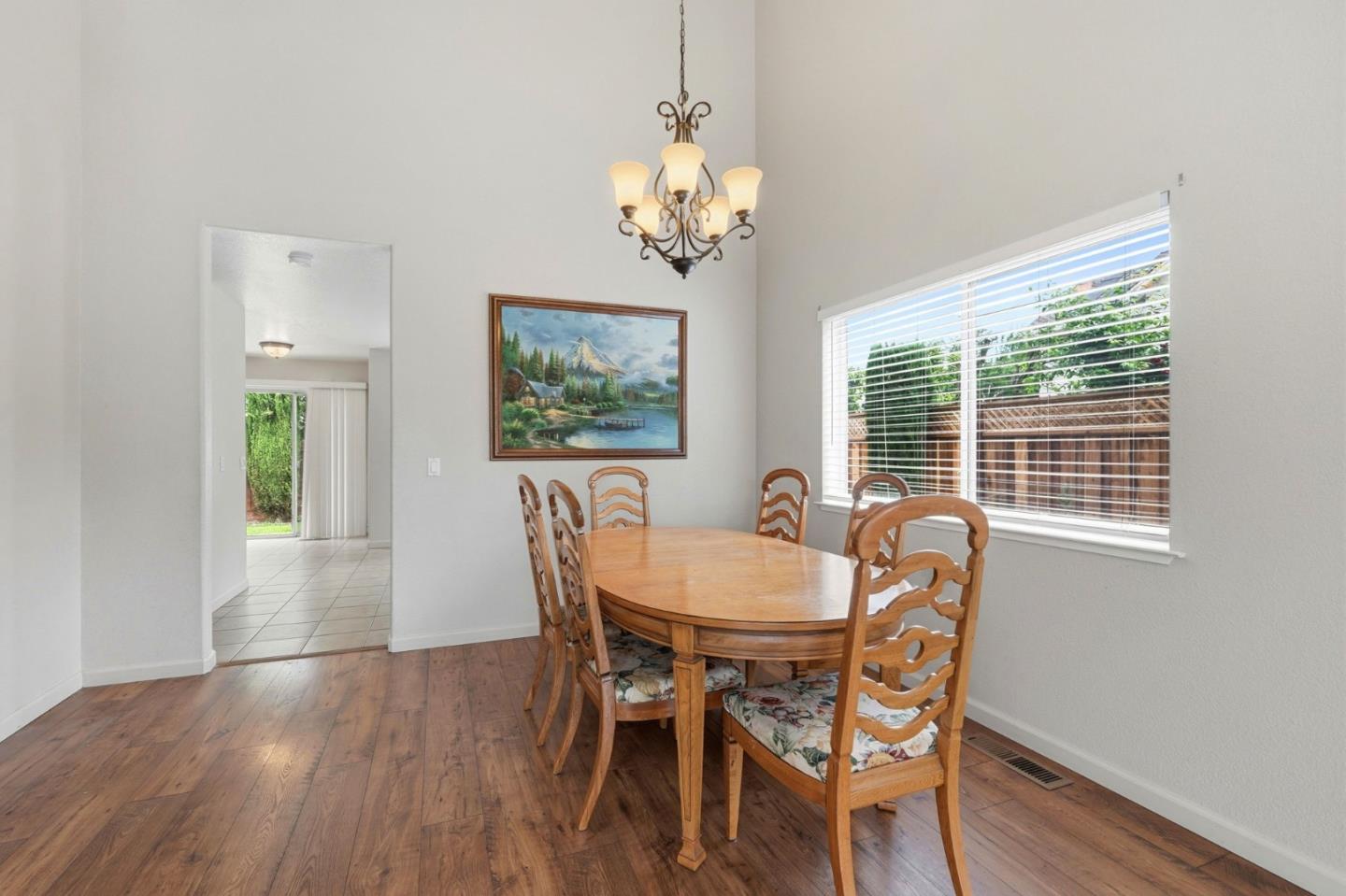 Detail Gallery Image 11 of 45 For 820 C St, Hollister,  CA 95023 - 3 Beds | 2/1 Baths