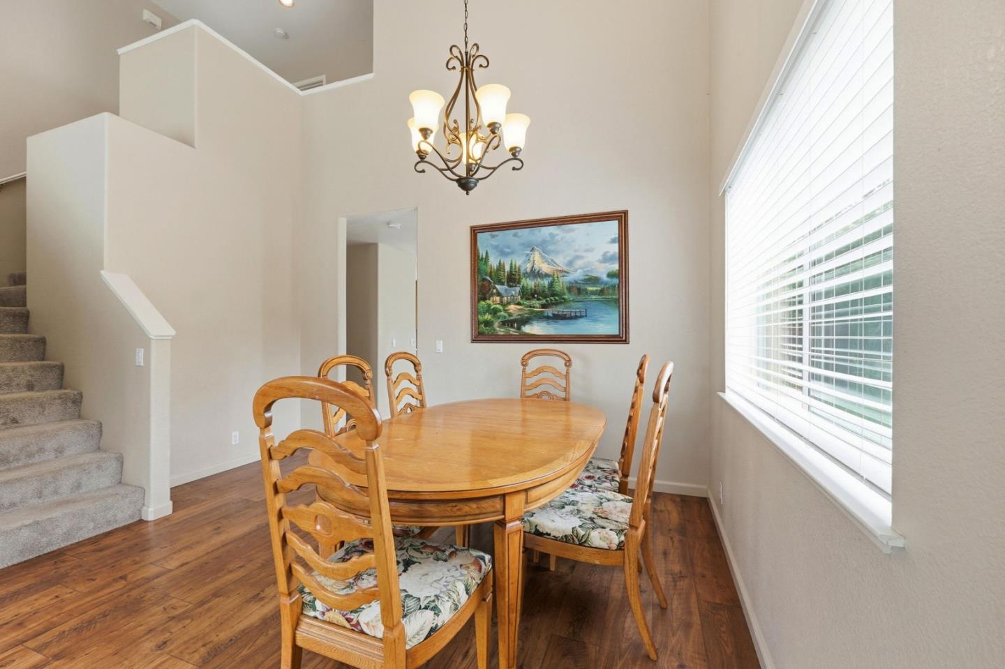 Detail Gallery Image 12 of 45 For 820 C St, Hollister,  CA 95023 - 3 Beds | 2/1 Baths