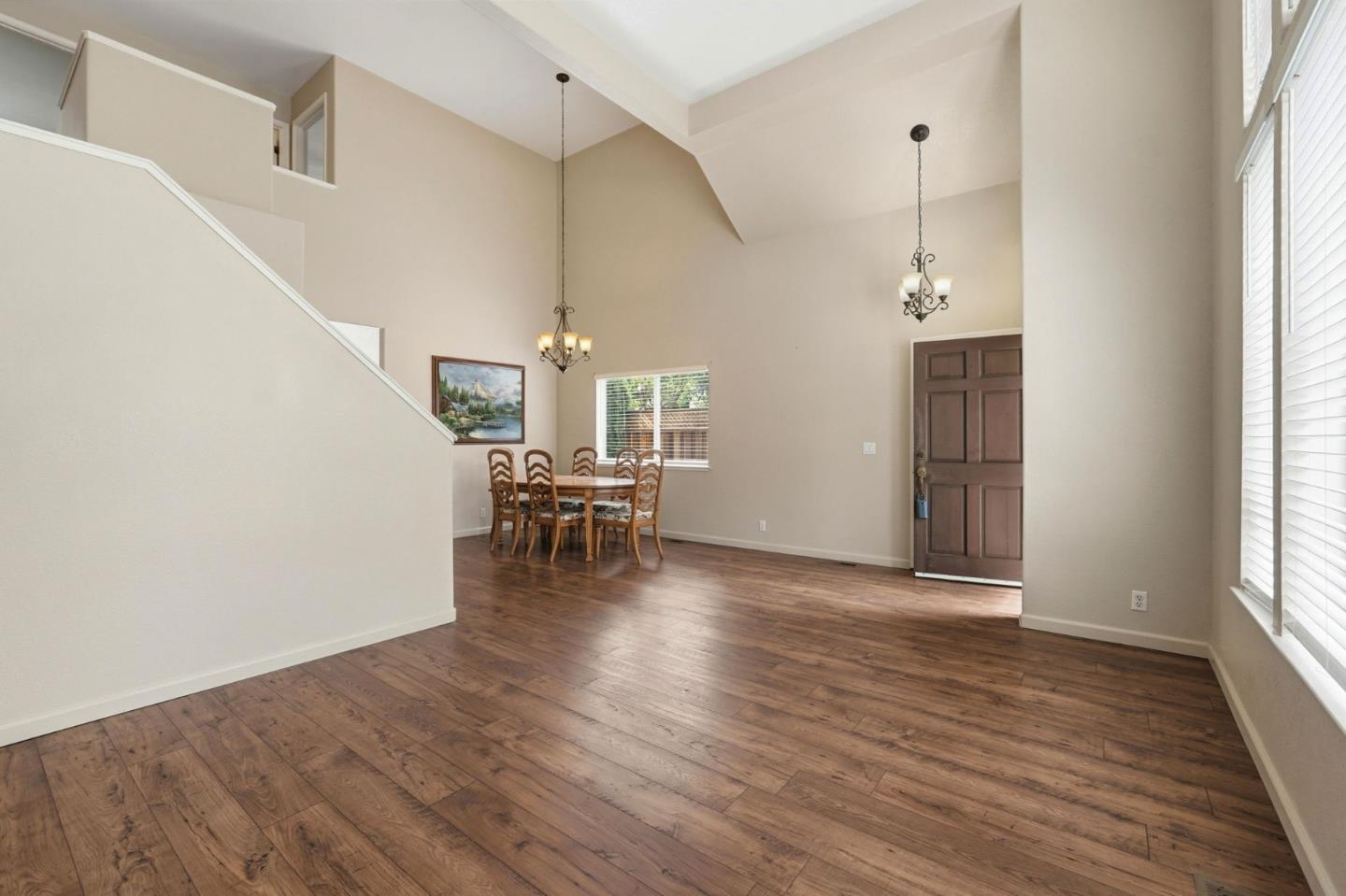 Detail Gallery Image 8 of 45 For 820 C St, Hollister,  CA 95023 - 3 Beds | 2/1 Baths