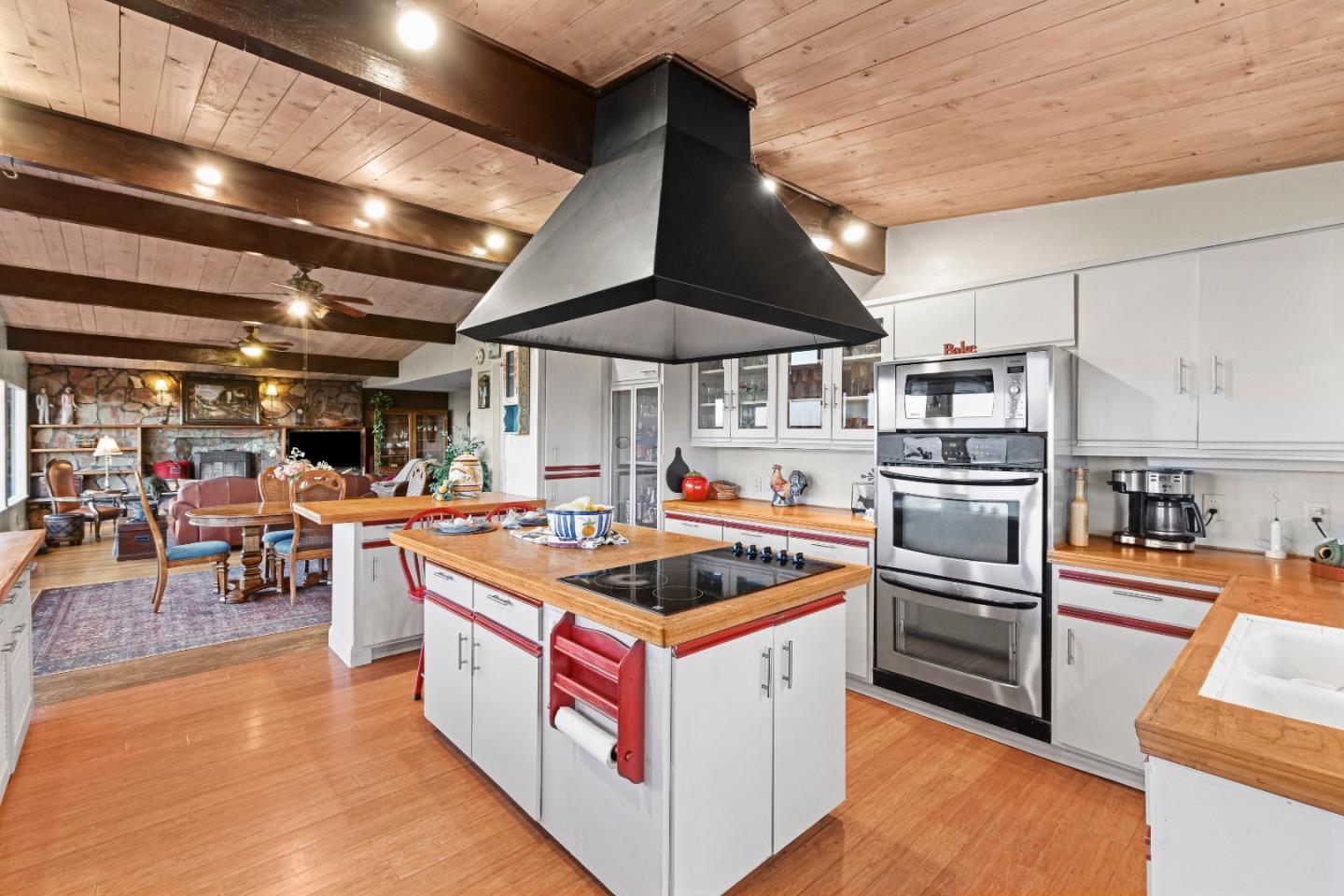 Detail Gallery Image 14 of 38 For 440 Hillside Rd, San Juan Bautista,  CA 95045 - 5 Beds | 3 Baths