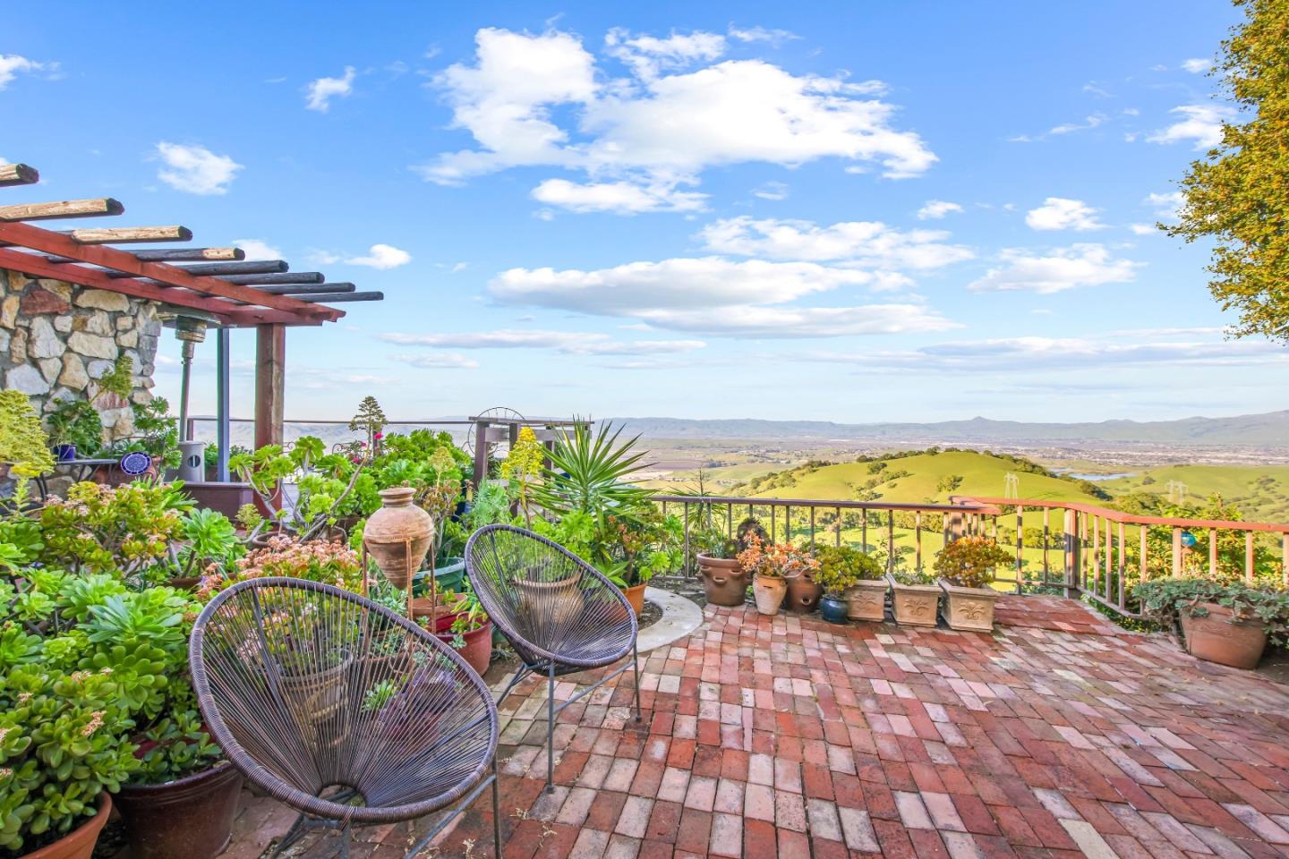 Detail Gallery Image 16 of 38 For 440 Hillside Rd, San Juan Bautista,  CA 95045 - 5 Beds | 3 Baths