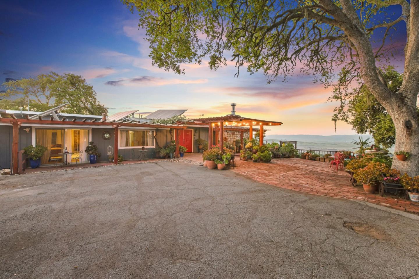 Detail Gallery Image 2 of 38 For 440 Hillside Rd, San Juan Bautista,  CA 95045 - 5 Beds | 3 Baths