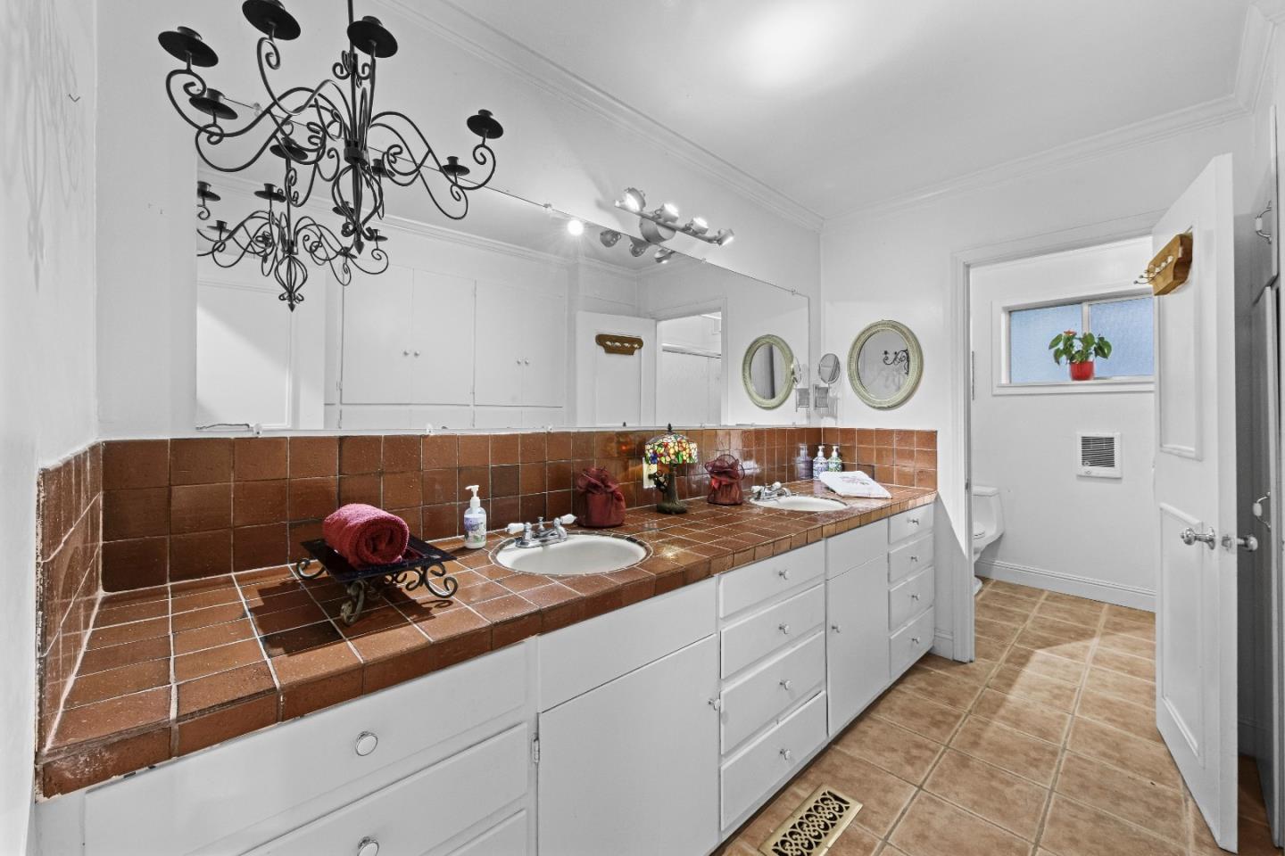 Detail Gallery Image 25 of 38 For 440 Hillside Rd, San Juan Bautista,  CA 95045 - 5 Beds | 3 Baths