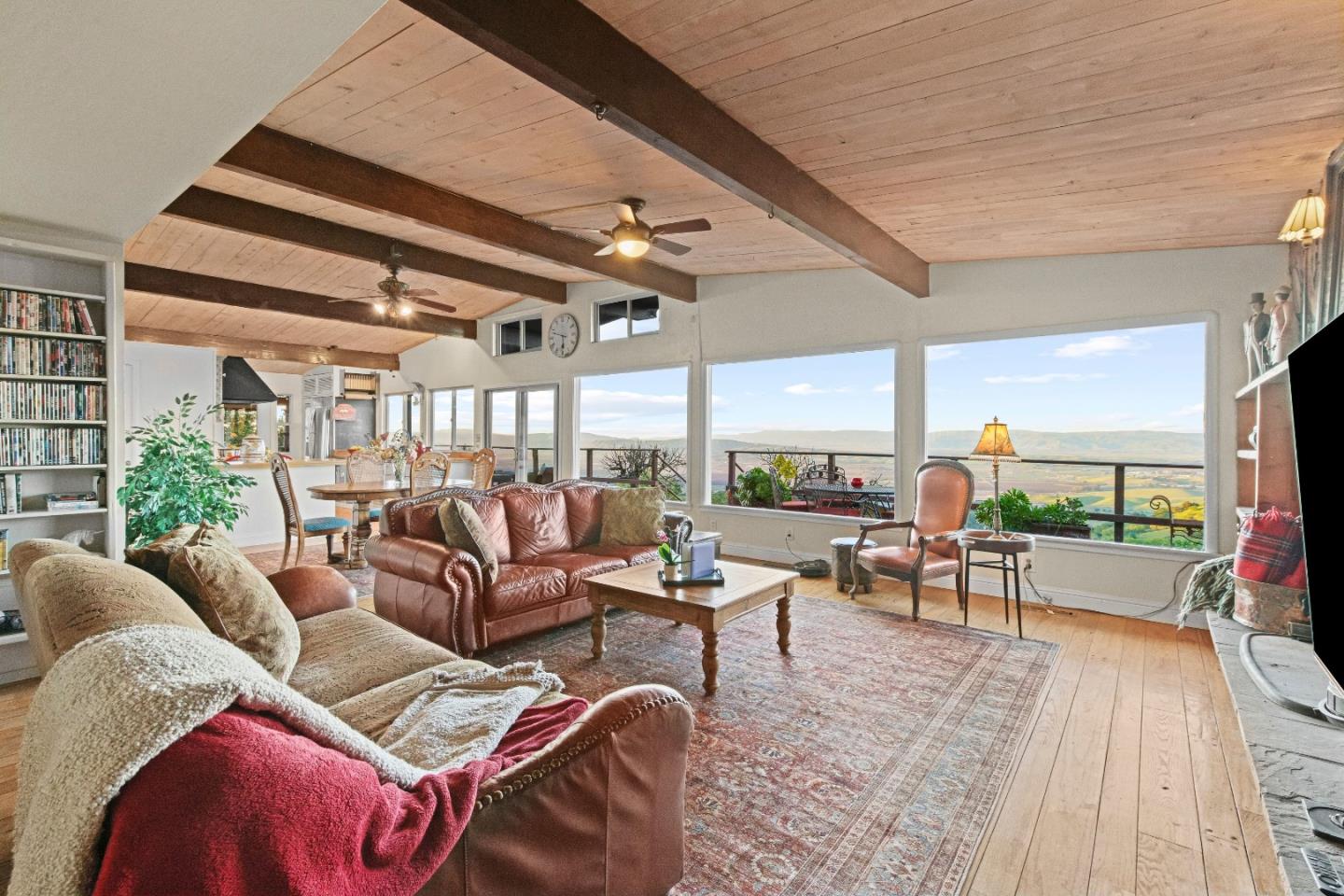 Detail Gallery Image 8 of 38 For 440 Hillside Rd, San Juan Bautista,  CA 95045 - 5 Beds | 3 Baths