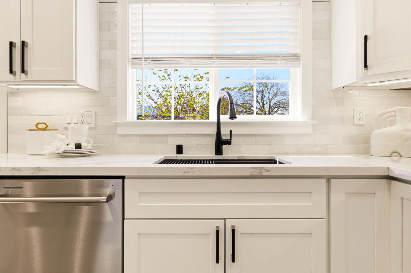 Detail Gallery Image 10 of 33 For 786 San Miguel Ave, Sunnyvale,  CA 94085 - 4 Beds | 3 Baths