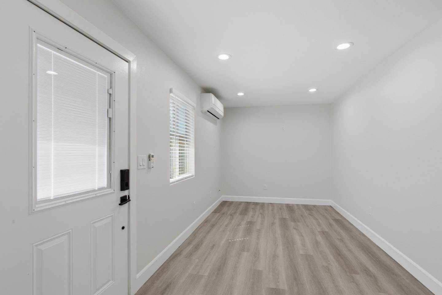 Detail Gallery Image 4 of 18 For 10788 Mercer Ave, Riverside,  CA 92505 - 1 Beds | 1 Baths