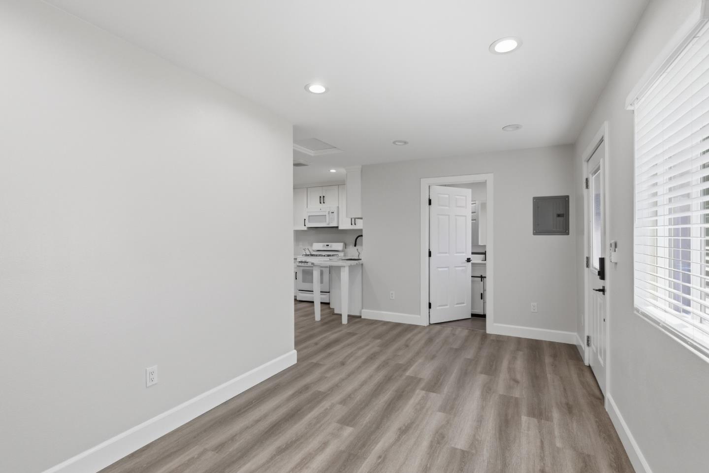 Detail Gallery Image 5 of 18 For 10788 Mercer Ave, Riverside,  CA 92505 - 1 Beds | 1 Baths