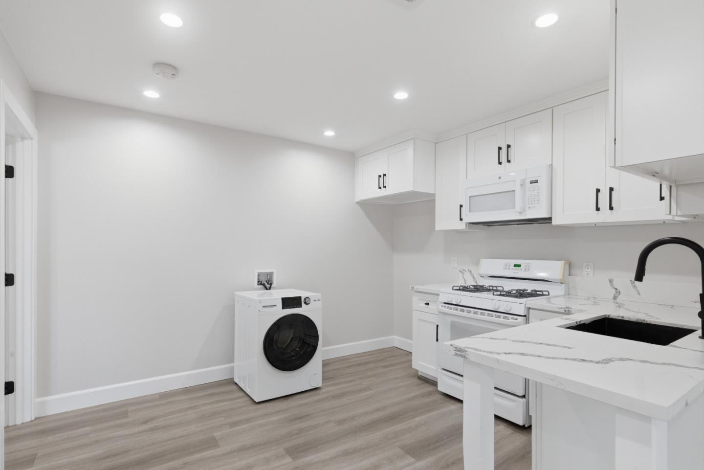 Detail Gallery Image 9 of 18 For 10788 Mercer Ave, Riverside,  CA 92505 - 1 Beds | 1 Baths