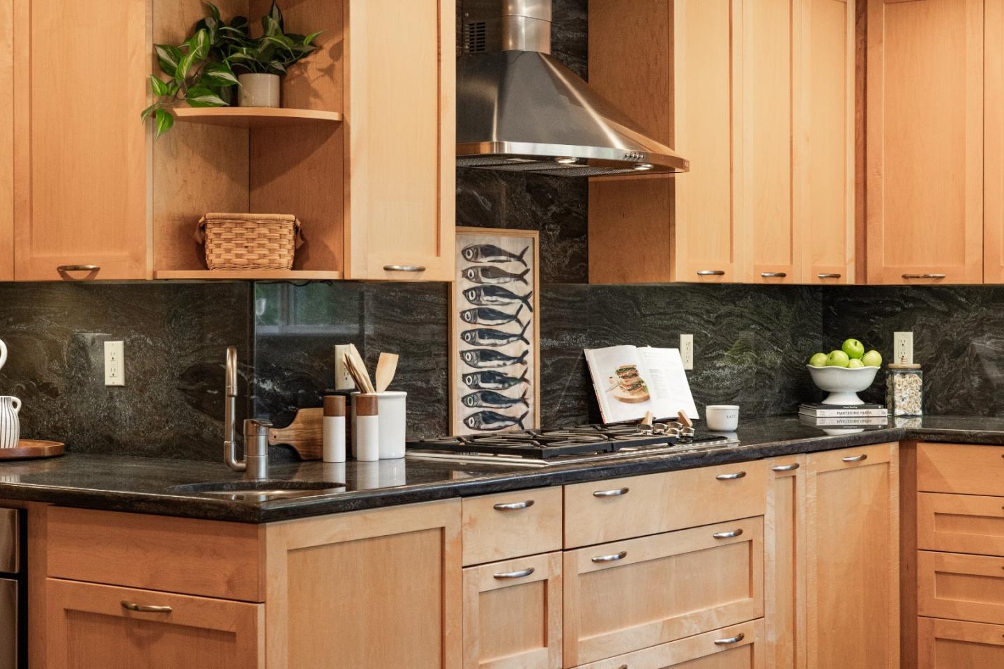 Detail Gallery Image 12 of 52 For 150 Mcgivern Way, Santa Cruz,  CA 95060 - 6 Beds | 3/1 Baths