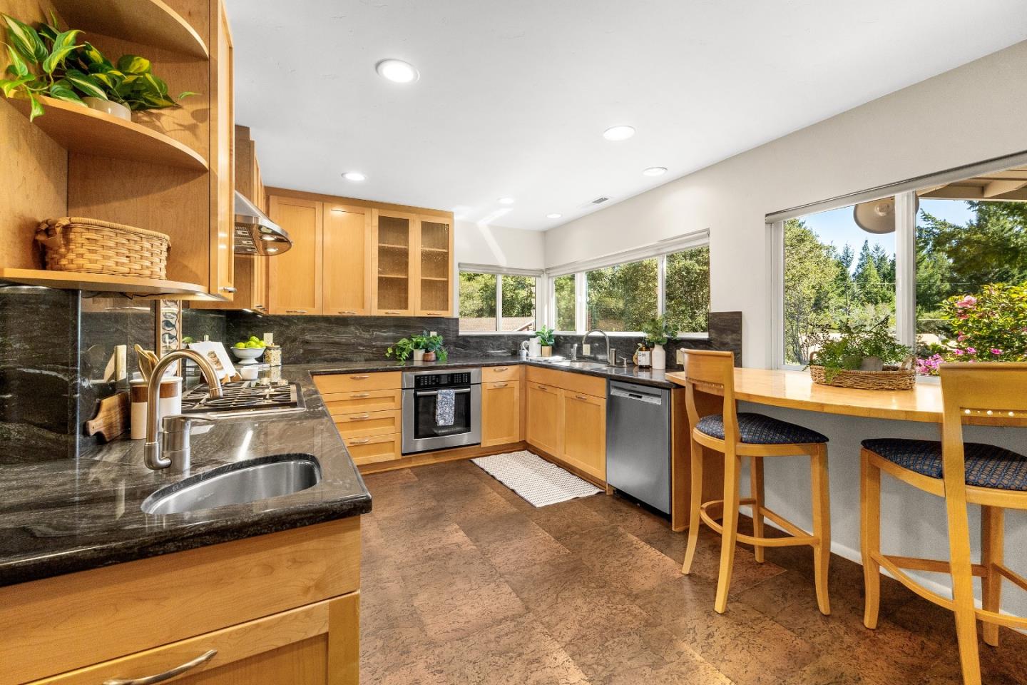 Detail Gallery Image 13 of 52 For 150 Mcgivern Way, Santa Cruz,  CA 95060 - 6 Beds | 3/1 Baths