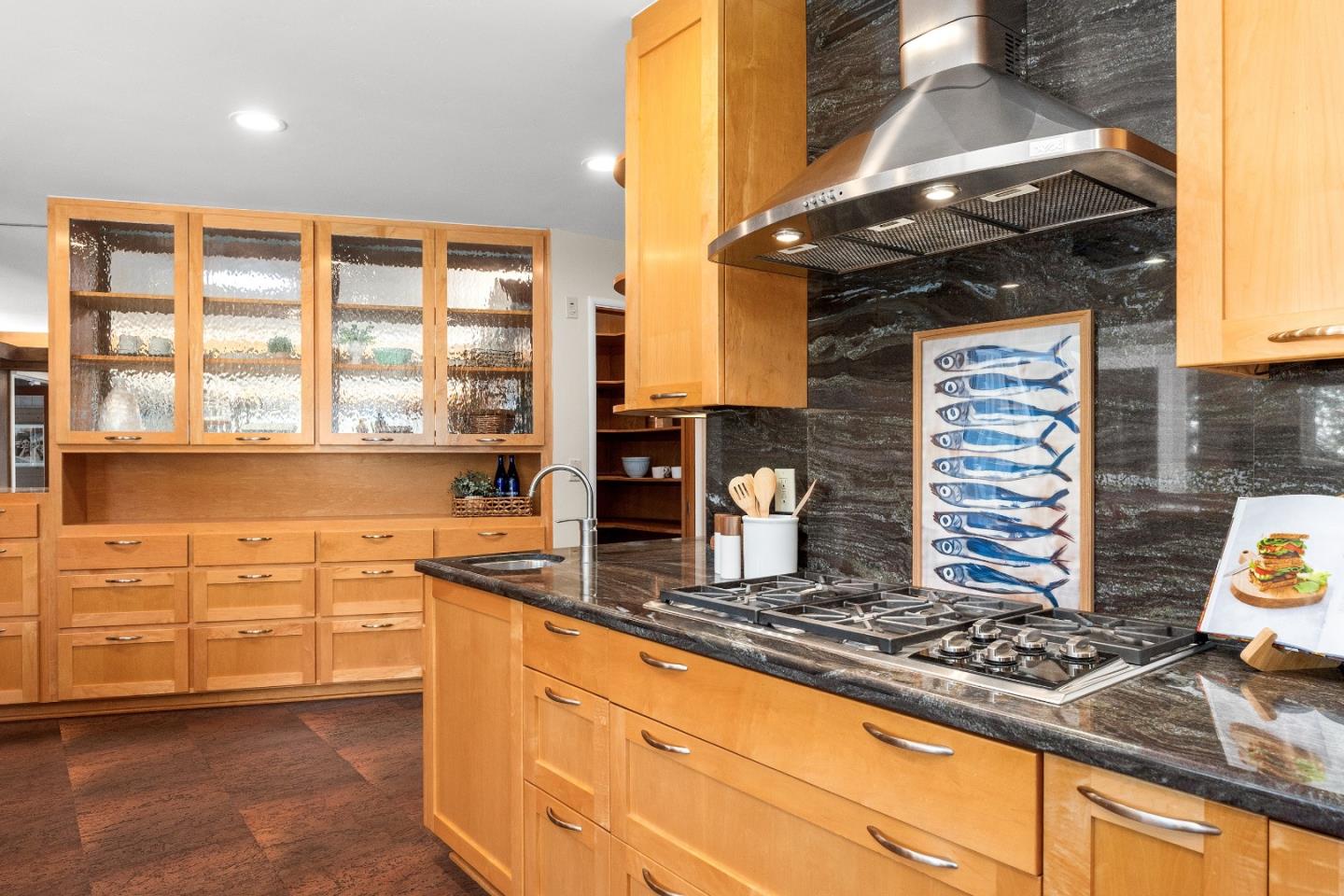 Detail Gallery Image 14 of 52 For 150 Mcgivern Way, Santa Cruz,  CA 95060 - 6 Beds | 3/1 Baths