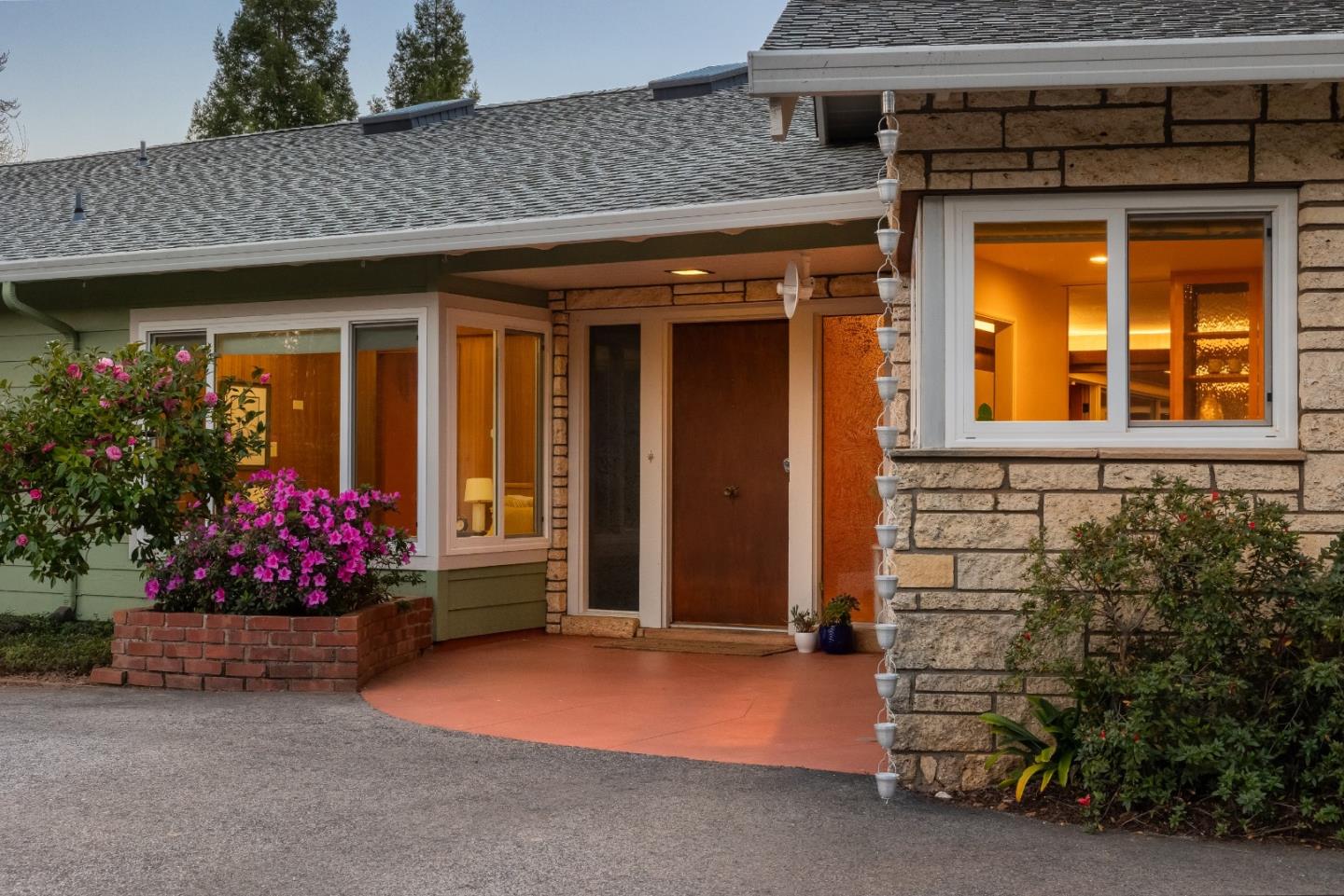 Detail Gallery Image 2 of 52 For 150 Mcgivern Way, Santa Cruz,  CA 95060 - 6 Beds | 3/1 Baths