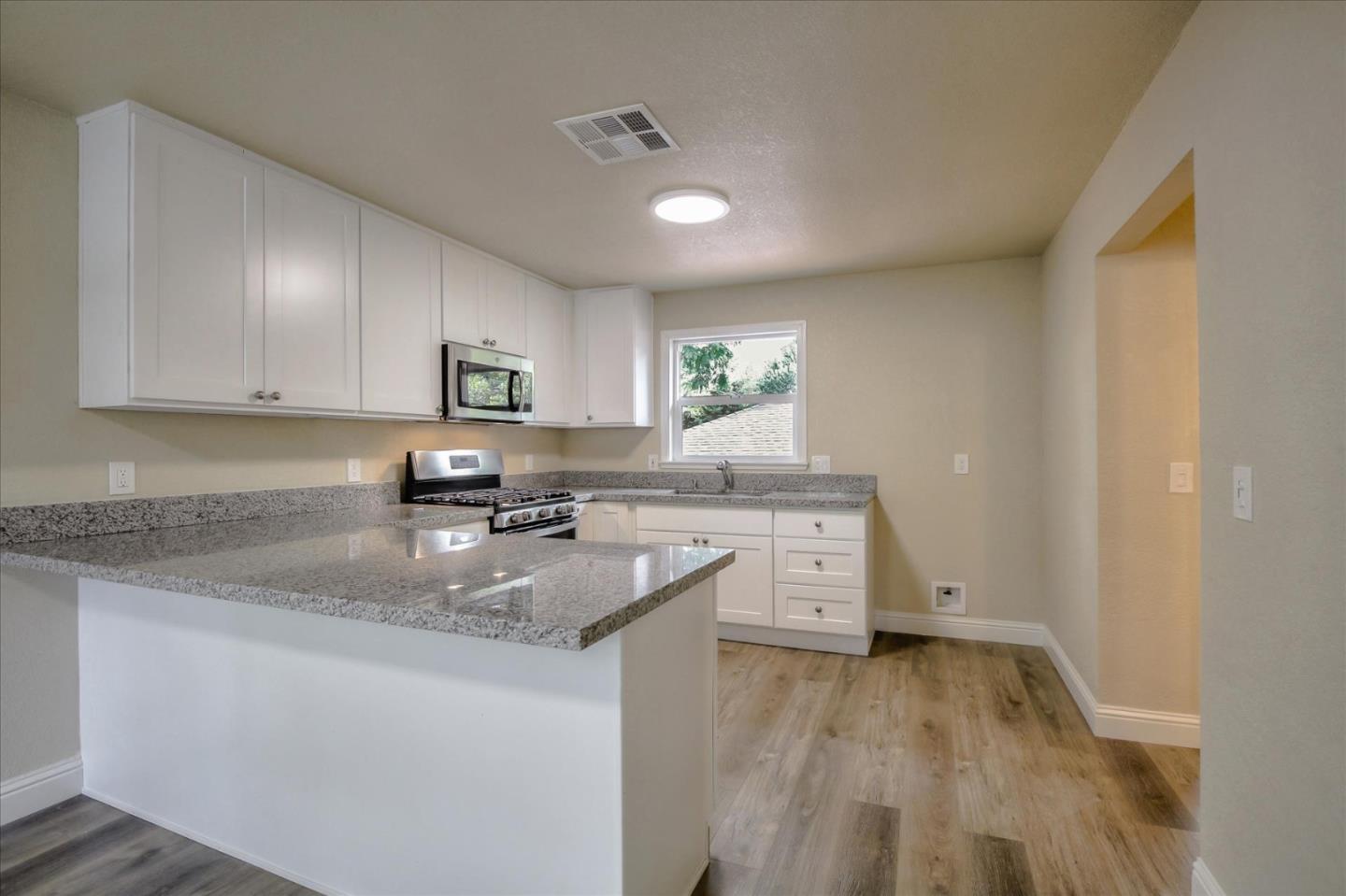 Detail Gallery Image 10 of 48 For 8044 Sacramento St, Fair Oaks,  CA 95628 - 4 Beds | 4 Baths