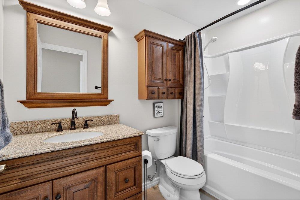 Detail Gallery Image 11 of 19 For 711 Clearview Dr, Hollister,  CA 95023 - 3 Beds | 2 Baths