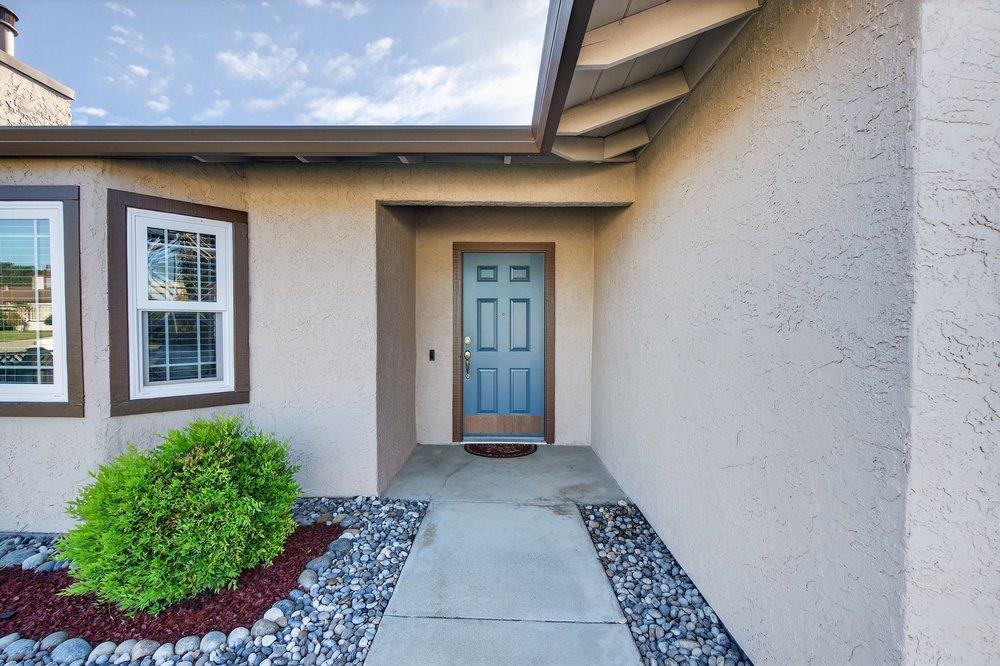 Detail Gallery Image 2 of 19 For 711 Clearview Dr, Hollister,  CA 95023 - 3 Beds | 2 Baths