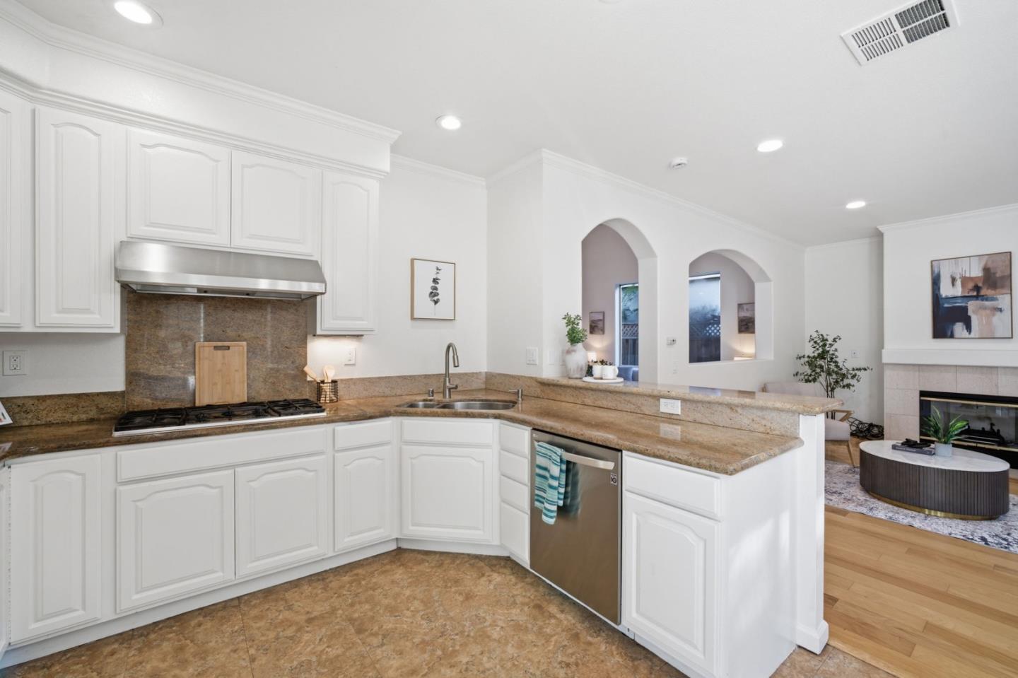 Detail Gallery Image 17 of 46 For 3041 Christine Ct, Fremont,  CA 94536 - 4 Beds | 3 Baths