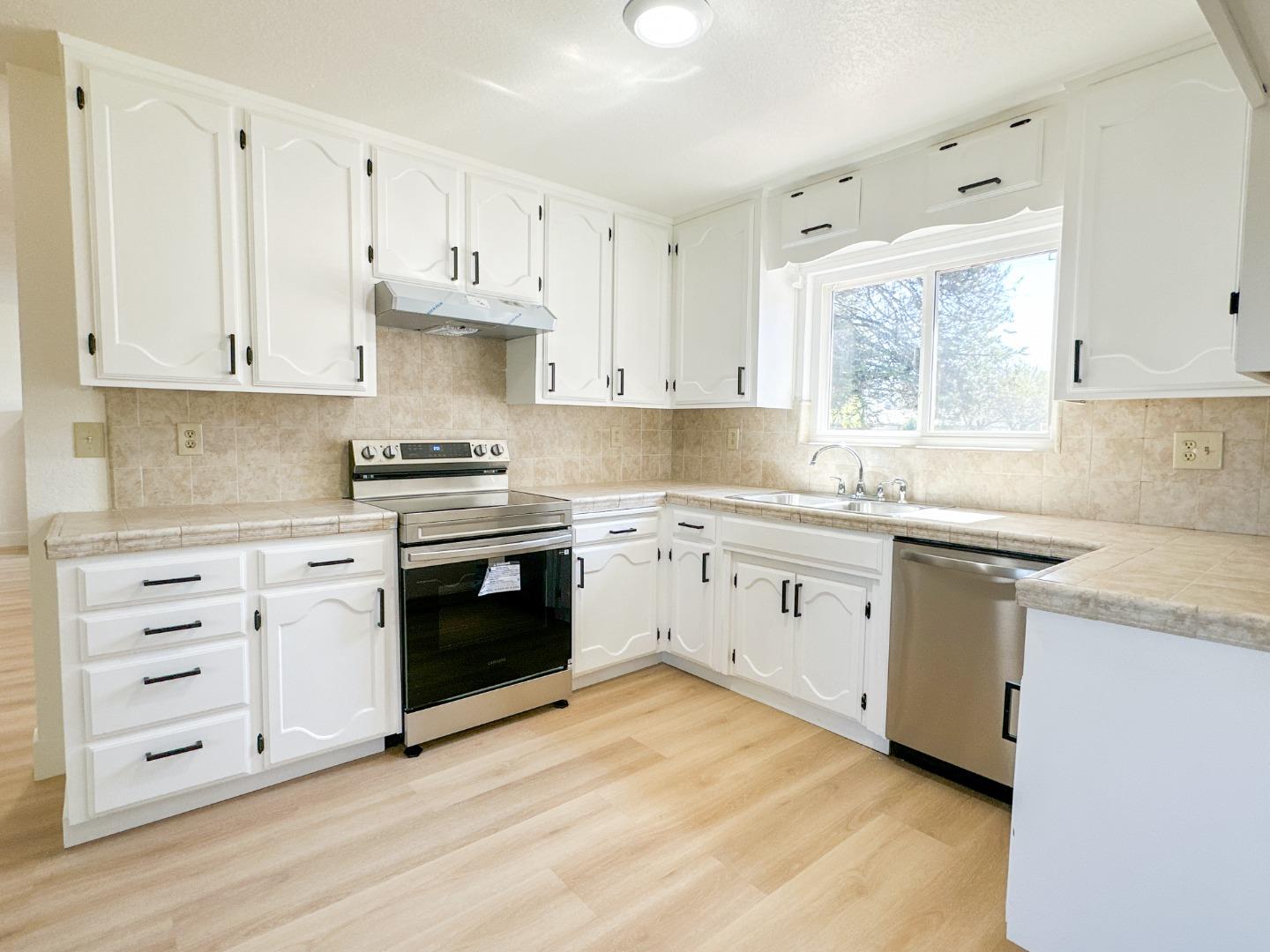 Detail Gallery Image 10 of 25 For 1465 W Tuolumne Rd, Turlock,  CA 95382 - 3 Beds | 2 Baths