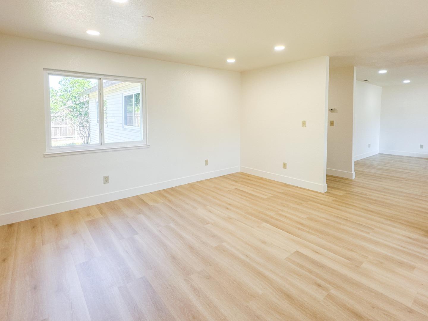 Detail Gallery Image 3 of 25 For 1465 W Tuolumne Rd, Turlock,  CA 95382 - 3 Beds | 2 Baths