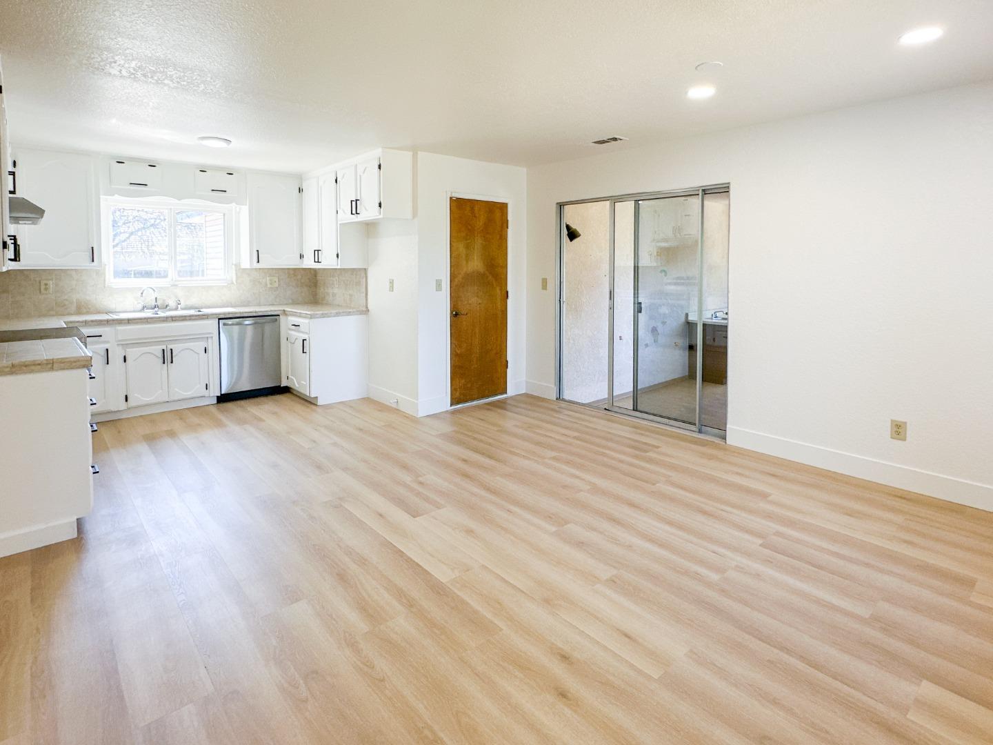 Detail Gallery Image 5 of 25 For 1465 W Tuolumne Rd, Turlock,  CA 95382 - 3 Beds | 2 Baths