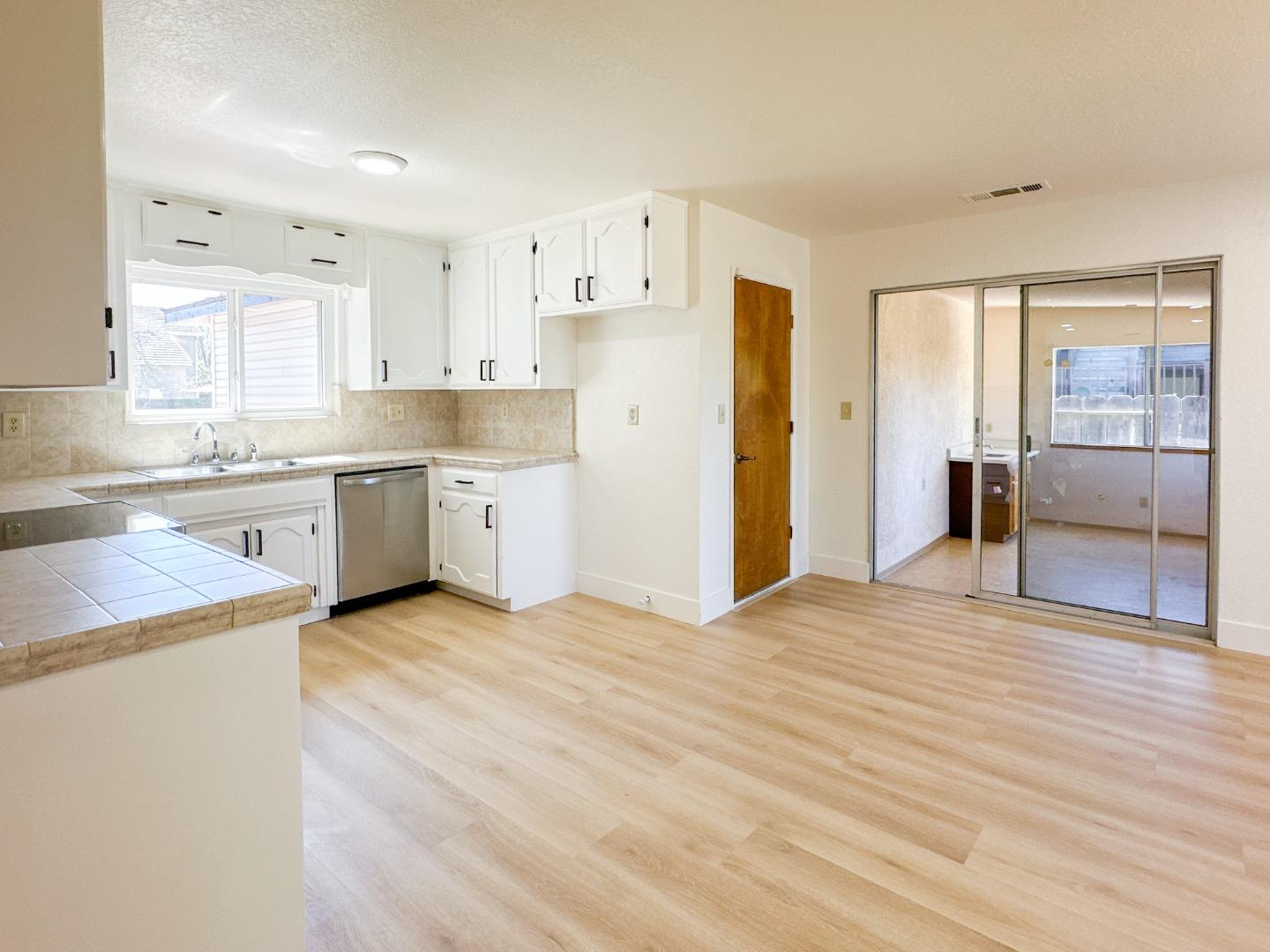 Detail Gallery Image 6 of 25 For 1465 W Tuolumne Rd, Turlock,  CA 95382 - 3 Beds | 2 Baths