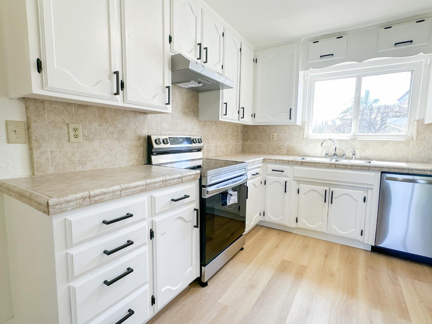 Detail Gallery Image 9 of 25 For 1465 W Tuolumne Rd, Turlock,  CA 95382 - 3 Beds | 2 Baths