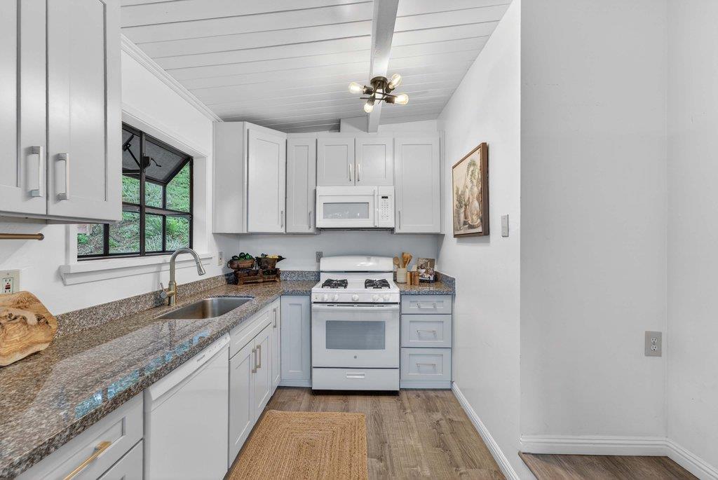 Detail Gallery Image 16 of 43 For 704 Encino Dr, Aptos,  CA 95003 - 3 Beds | 2 Baths