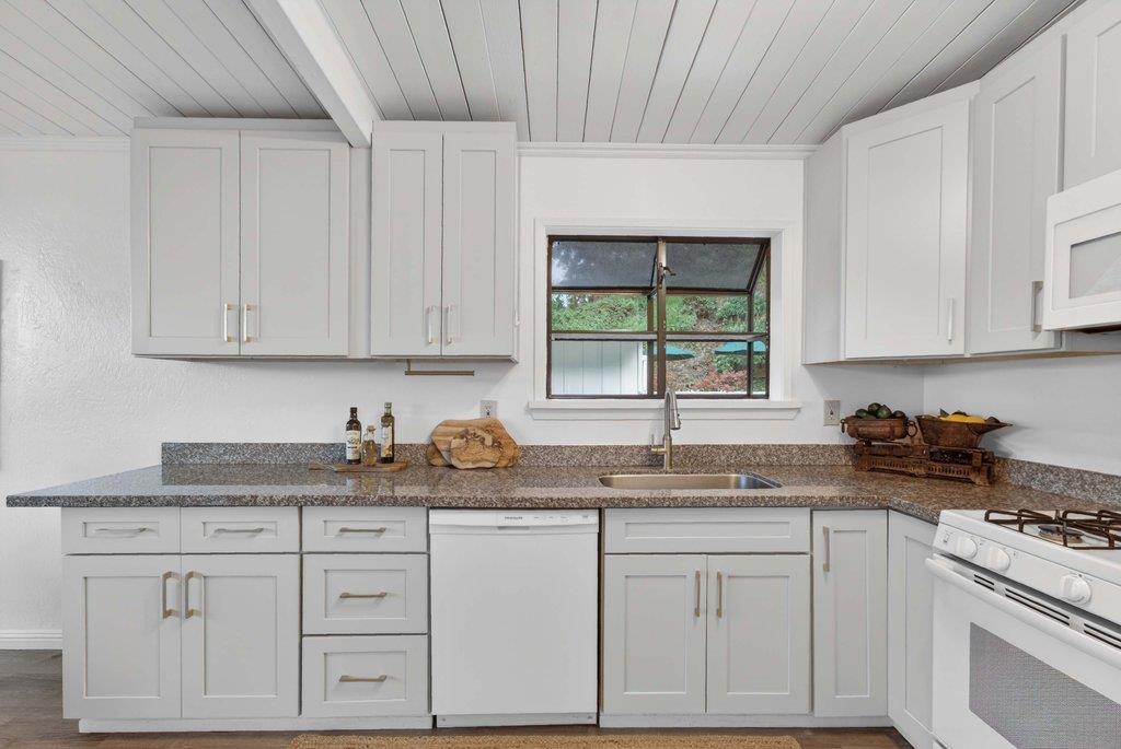 Detail Gallery Image 17 of 43 For 704 Encino Dr, Aptos,  CA 95003 - 3 Beds | 2 Baths