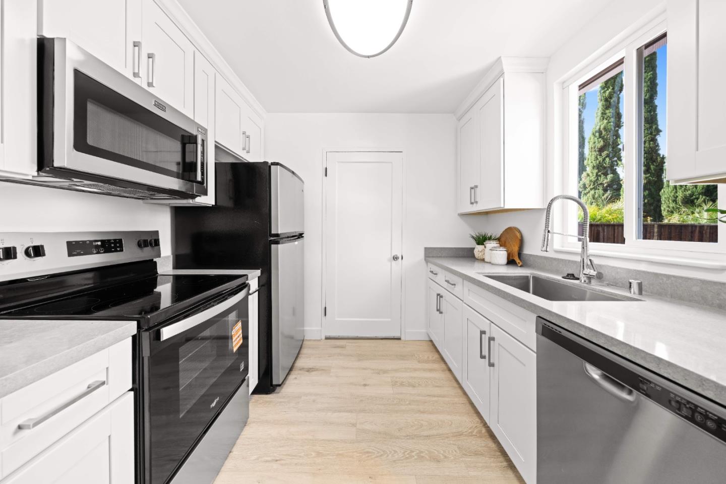 Detail Gallery Image 11 of 25 For 345 Stowell Ave, Sunnyvale,  CA 94085 - 2 Beds | 1 Baths