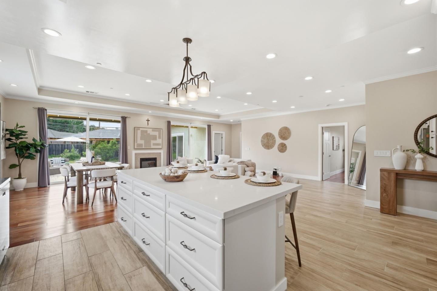 Detail Gallery Image 10 of 40 For 224 Eureka Ct, Sunnyvale,  CA 94085 - 4 Beds | 3/1 Baths