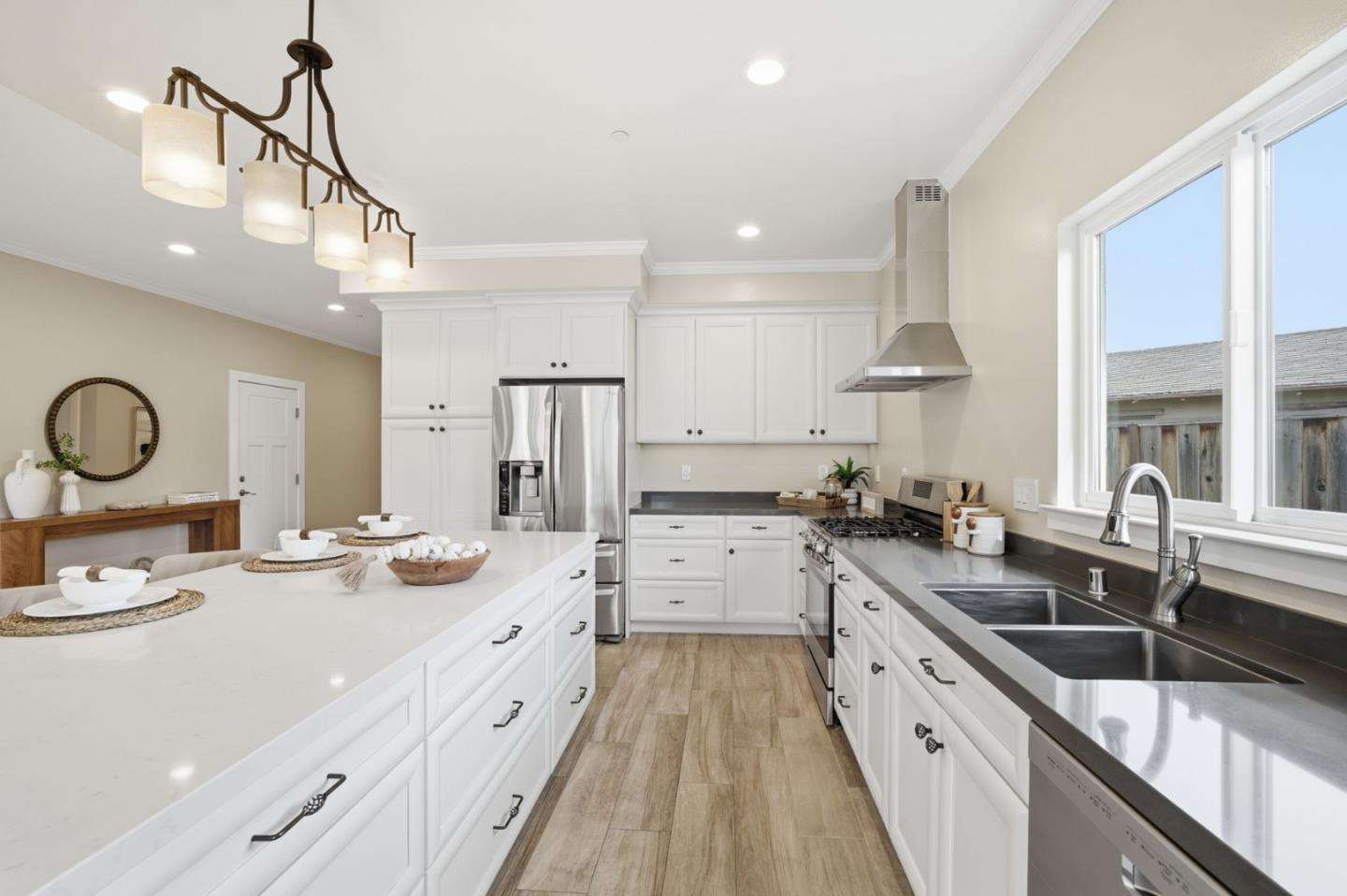 Detail Gallery Image 11 of 40 For 224 Eureka Ct, Sunnyvale,  CA 94085 - 4 Beds | 3/1 Baths