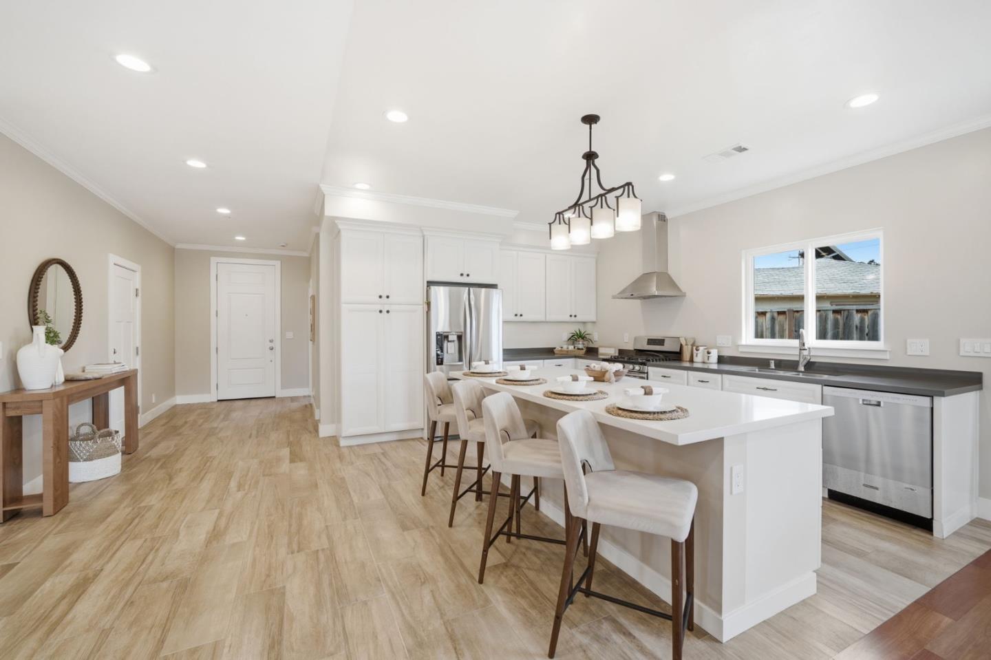 Detail Gallery Image 14 of 40 For 224 Eureka Ct, Sunnyvale,  CA 94085 - 4 Beds | 3/1 Baths