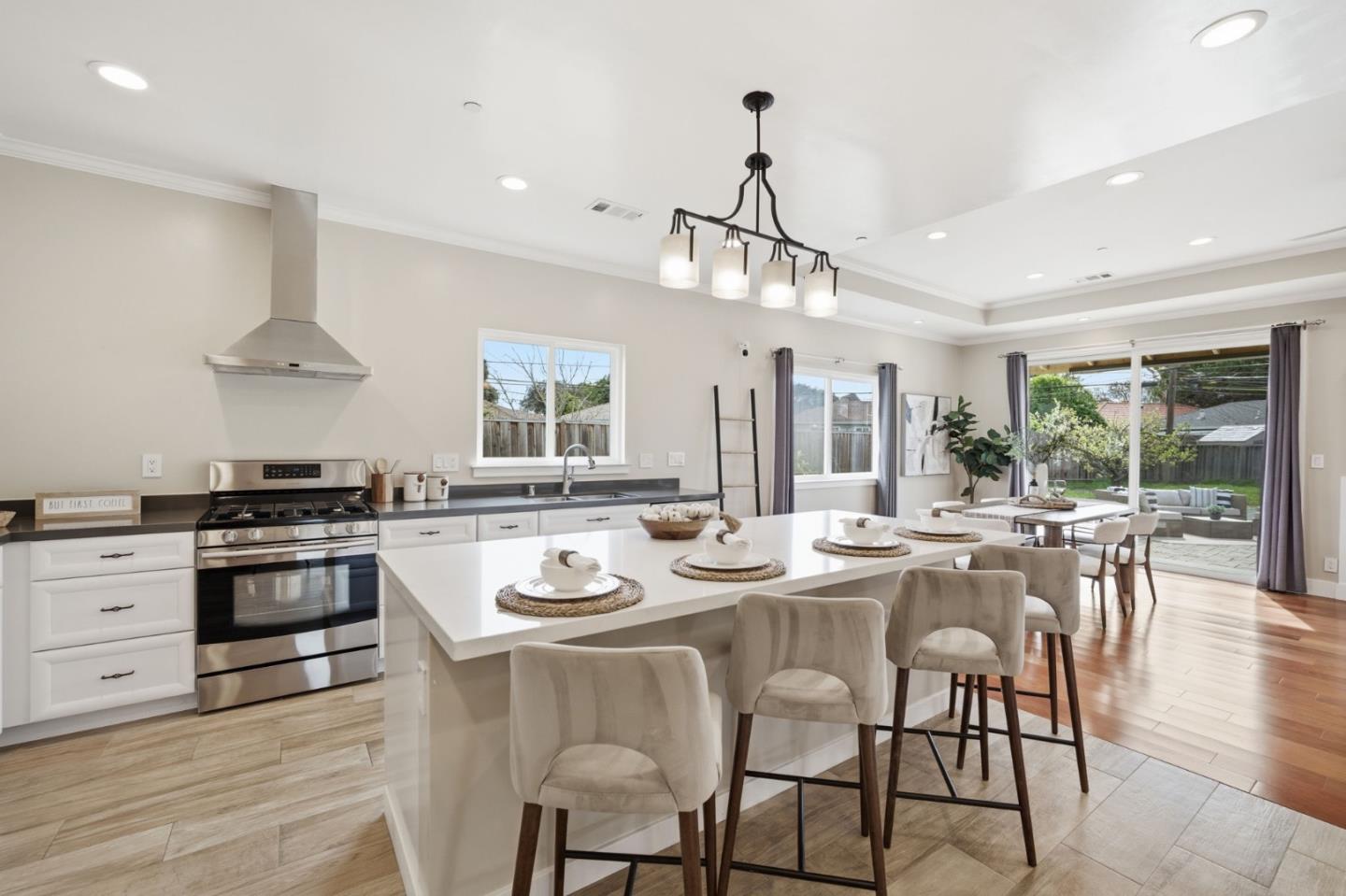 Detail Gallery Image 8 of 40 For 224 Eureka Ct, Sunnyvale,  CA 94085 - 4 Beds | 3/1 Baths