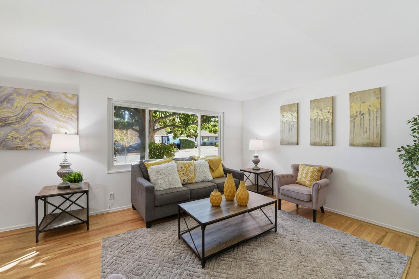 Detail Gallery Image 2 of 22 For 1075 Plymouth Dr, Sunnyvale,  CA 94087 - 3 Beds | 2 Baths