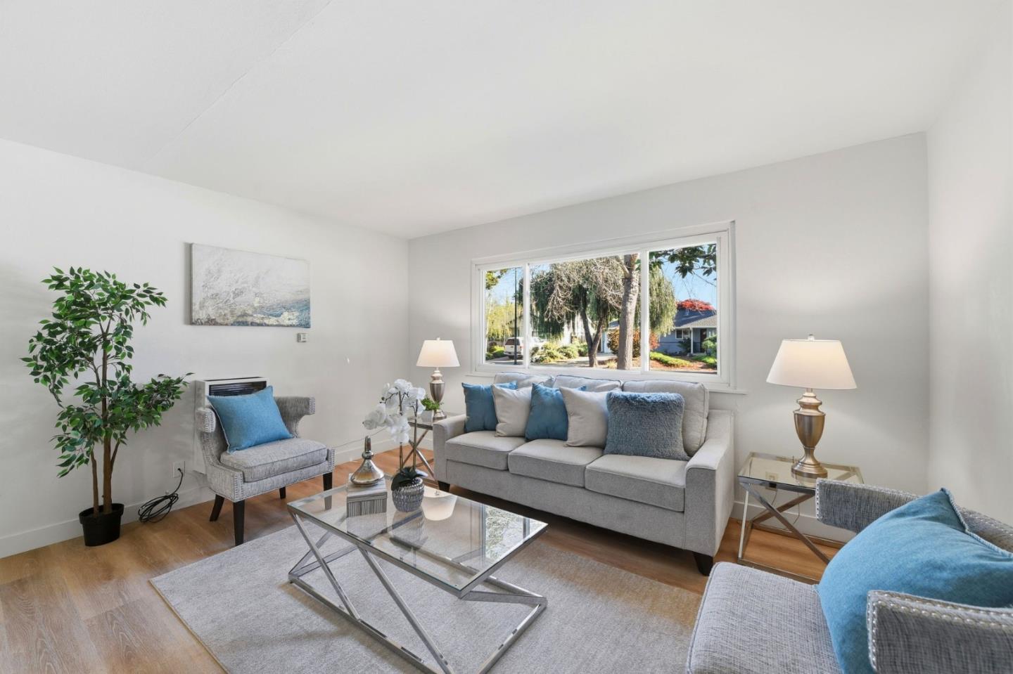 Detail Gallery Image 5 of 22 For 1075 Plymouth Dr, Sunnyvale,  CA 94087 - 3 Beds | 2 Baths