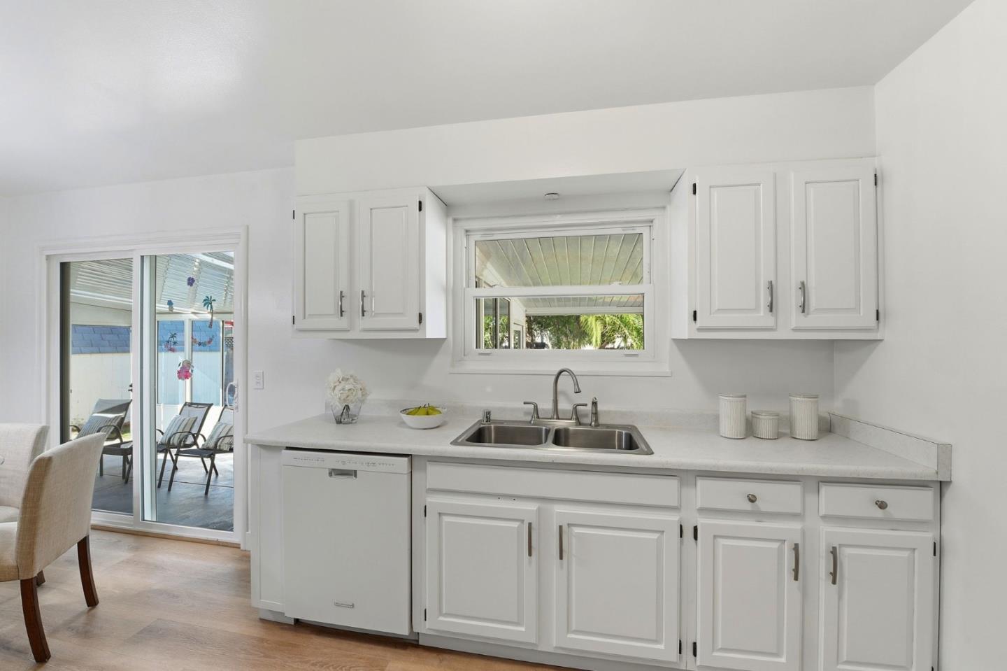 Detail Gallery Image 8 of 22 For 1075 Plymouth Dr, Sunnyvale,  CA 94087 - 3 Beds | 2 Baths