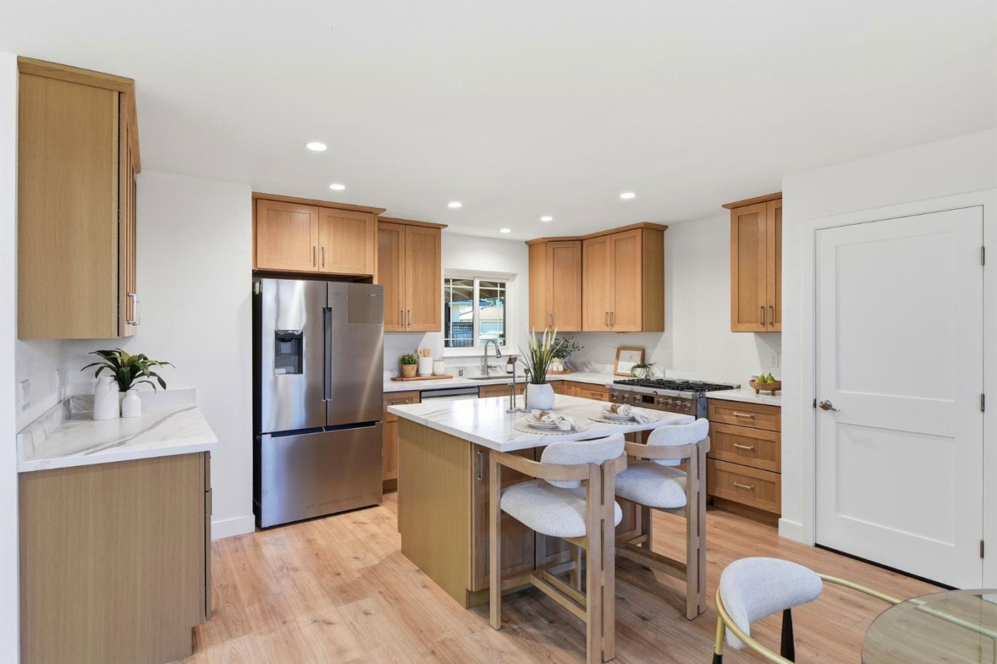 Detail Gallery Image 13 of 49 For 1524 Sandpiper Ct, Sunnyvale,  CA 94087 - 3 Beds | 2 Baths