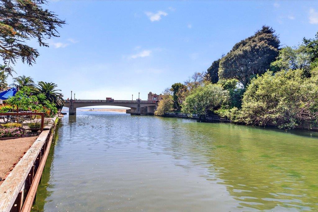 Detail Gallery Image 11 of 47 For 327 Riverview Ave #C,  Capitola,  CA 95010 - 2 Beds | 2 Baths