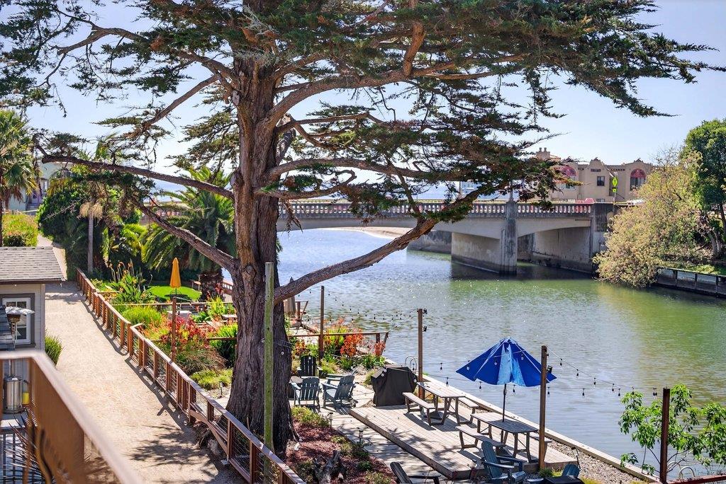 Detail Gallery Image 14 of 47 For 327 Riverview Ave #C,  Capitola,  CA 95010 - 2 Beds | 2 Baths