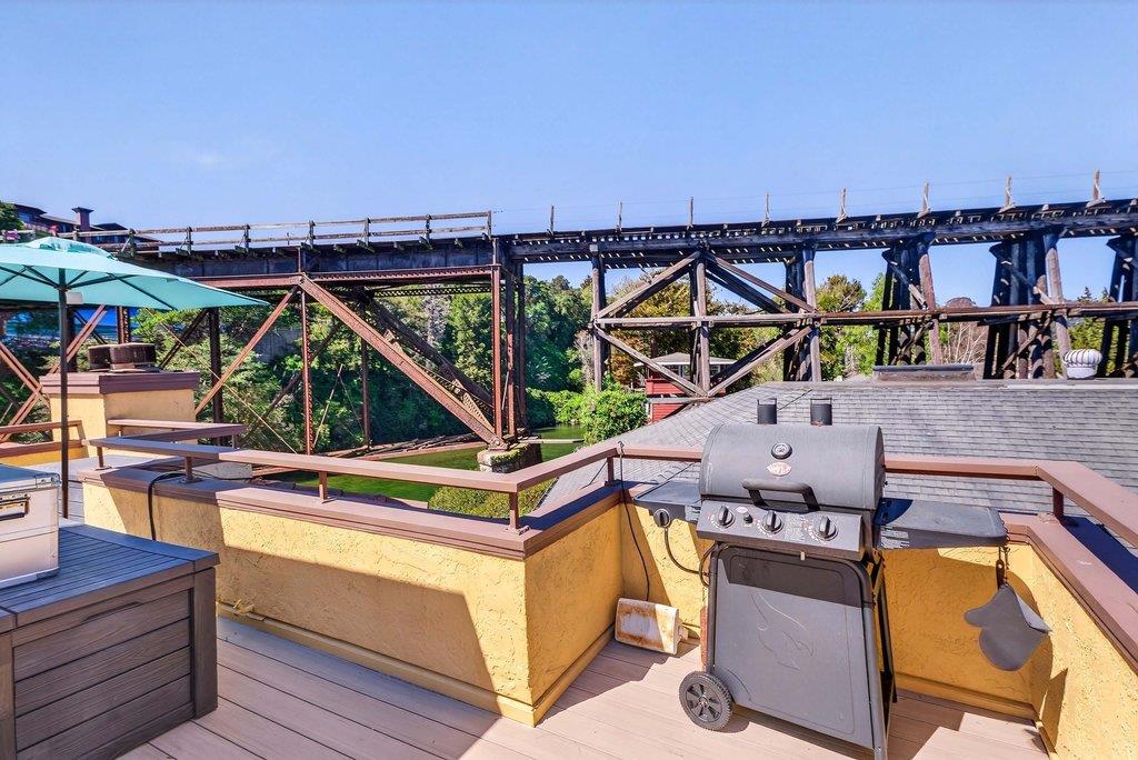 Detail Gallery Image 19 of 47 For 327 Riverview Ave #C,  Capitola,  CA 95010 - 2 Beds | 2 Baths