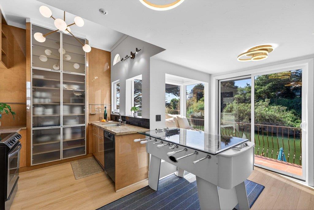 Detail Gallery Image 24 of 47 For 327 Riverview Ave #C,  Capitola,  CA 95010 - 2 Beds | 2 Baths