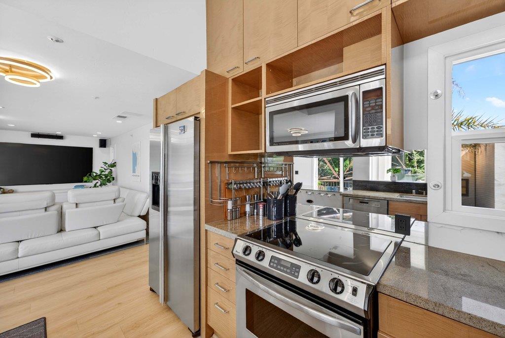 Detail Gallery Image 25 of 47 For 327 Riverview Ave #C,  Capitola,  CA 95010 - 2 Beds | 2 Baths