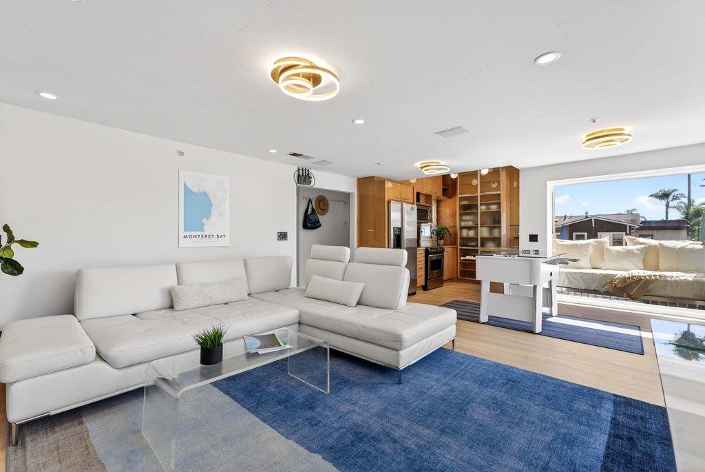 Detail Gallery Image 4 of 47 For 327 Riverview Ave #C,  Capitola,  CA 95010 - 2 Beds | 2 Baths