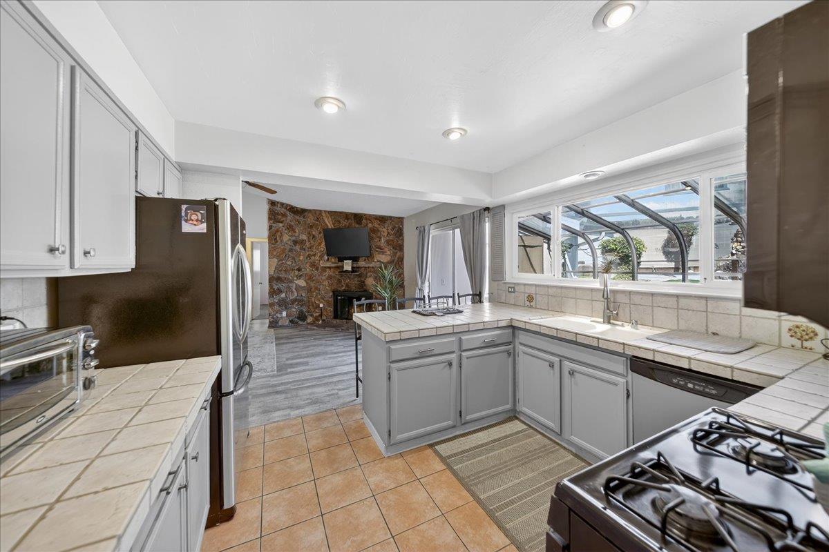 Detail Gallery Image 15 of 49 For 1184 Barbara Ct, Seaside,  CA 93955 - 3 Beds | 2 Baths