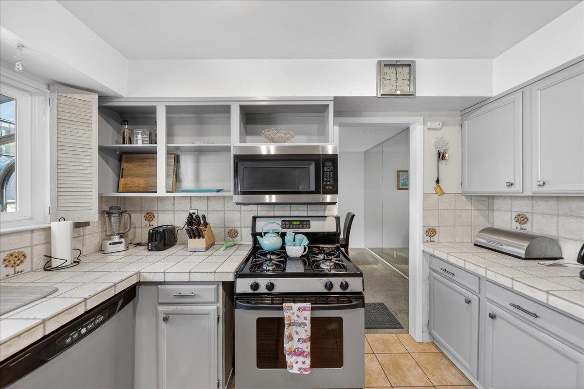 Detail Gallery Image 16 of 49 For 1184 Barbara Ct, Seaside,  CA 93955 - 3 Beds | 2 Baths