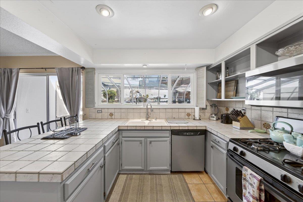 Detail Gallery Image 17 of 49 For 1184 Barbara Ct, Seaside,  CA 93955 - 3 Beds | 2 Baths