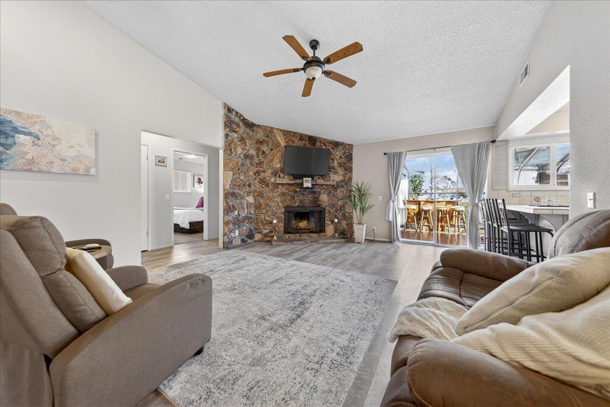 Detail Gallery Image 8 of 49 For 1184 Barbara Ct, Seaside,  CA 93955 - 3 Beds | 2 Baths