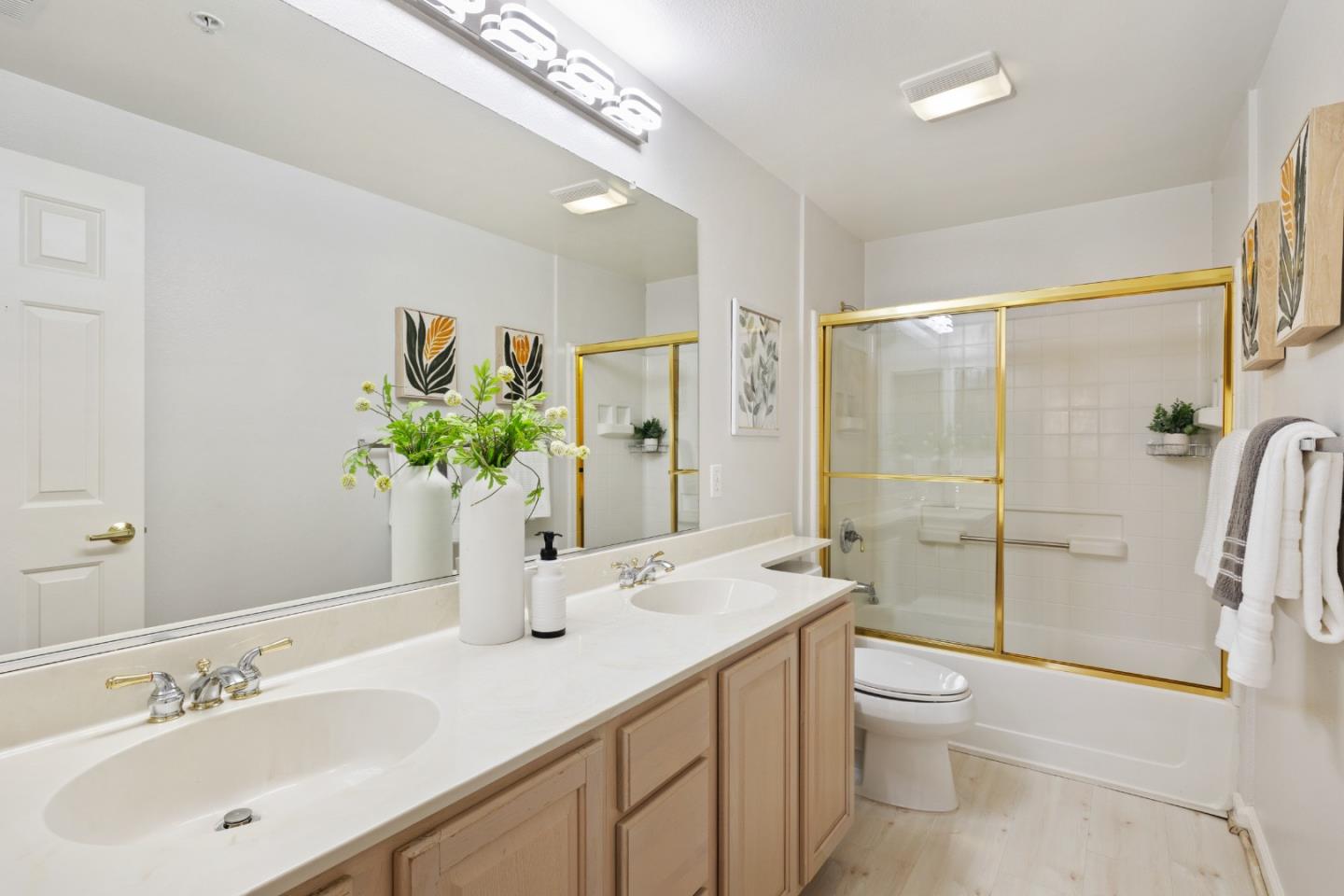 Detail Gallery Image 15 of 27 For 2255 Showers Dr #141,  Mountain View,  CA 94040 - 2 Beds | 2 Baths