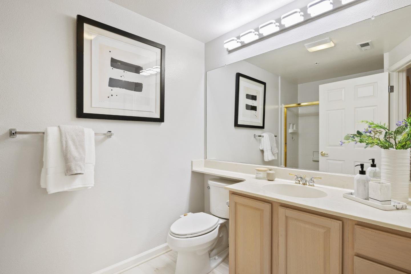 Detail Gallery Image 16 of 27 For 2255 Showers Dr #141,  Mountain View,  CA 94040 - 2 Beds | 2 Baths