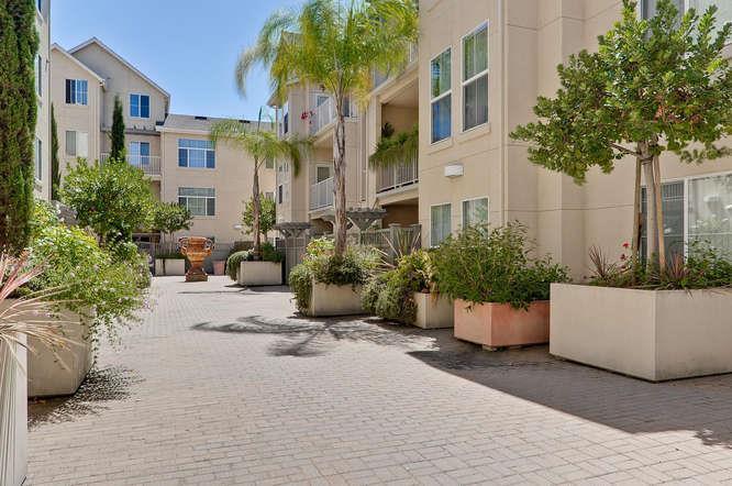 Detail Gallery Image 4 of 8 For 2255 Showers Dr #141,  Mountain View,  CA 94040 - 2 Beds | 2 Baths