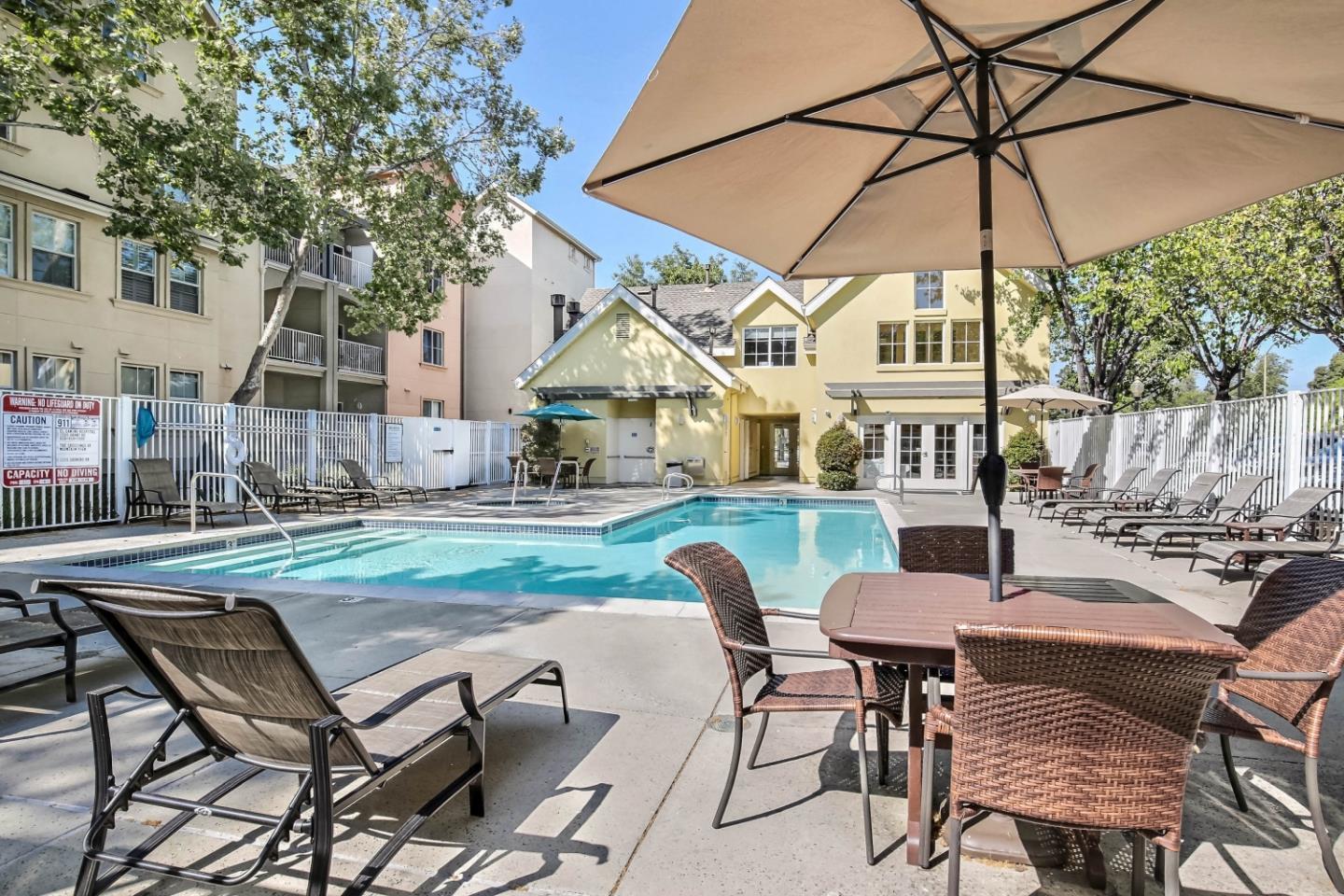 Detail Gallery Image 8 of 8 For 2255 Showers Dr #141,  Mountain View,  CA 94040 - 2 Beds | 2 Baths